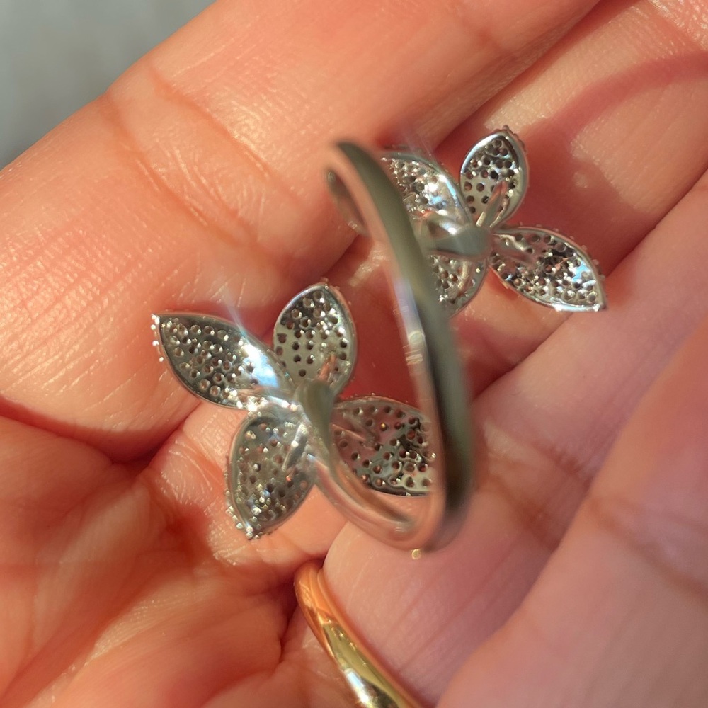 14k White Gold & 1 carat Diamond Flower Statement Cocktail ring Retails $3500 - Picture 7 of 10